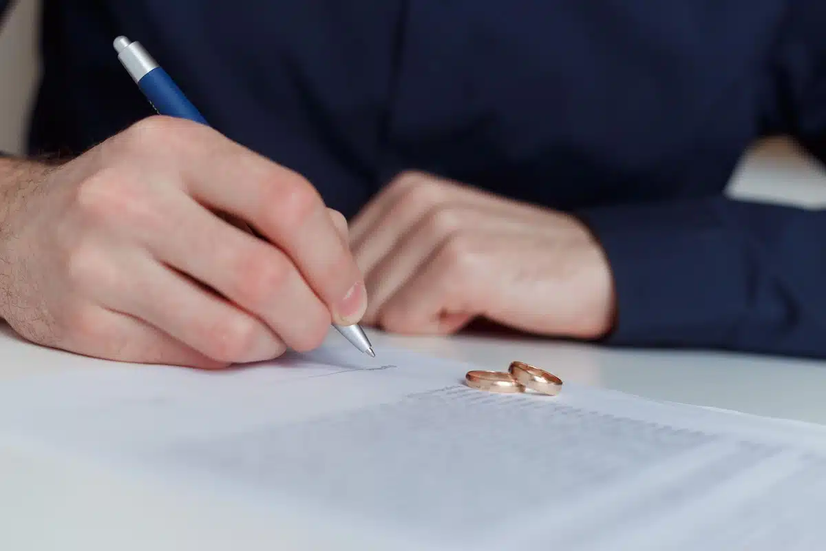 Divorce pour alteration definitive du lien conjugal signature des papiers