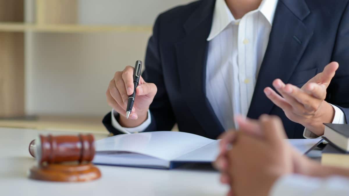 Mise a pied conservatoire abusive avocat