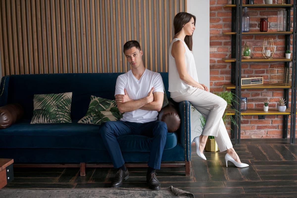 Un couple qui utilise une ordonnance de protection abusive