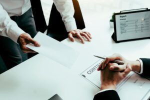 Un patron qui refuse la démission de son employé