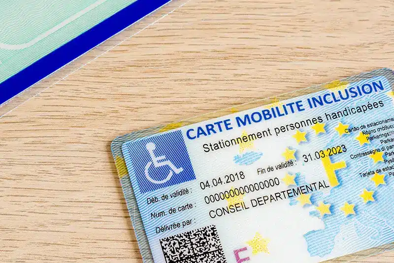 Découvrez qui à le droit à la carte de stationnement handicapé