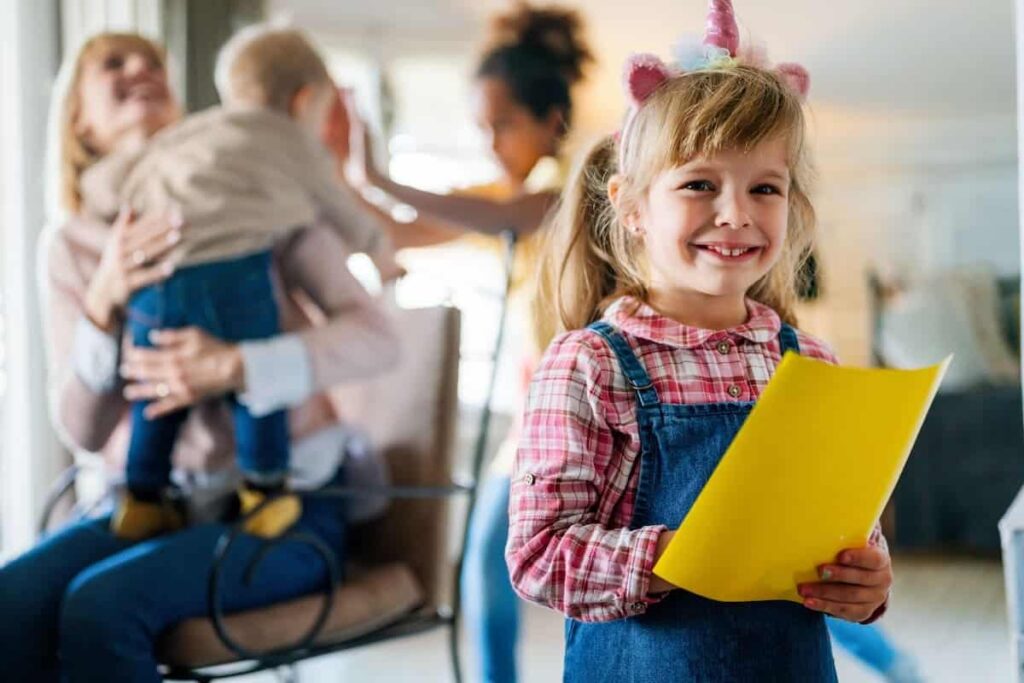 Petite fille avec un dossier MDPH