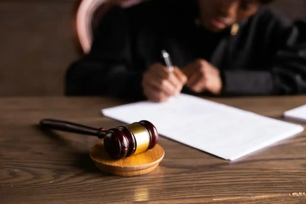 AAH accordée en appel malgré un avis d'expert défavorable 7 AAH accordée en appel malgré un expert défavorable : ce que le juge peut faire que l'expert ne peut pas